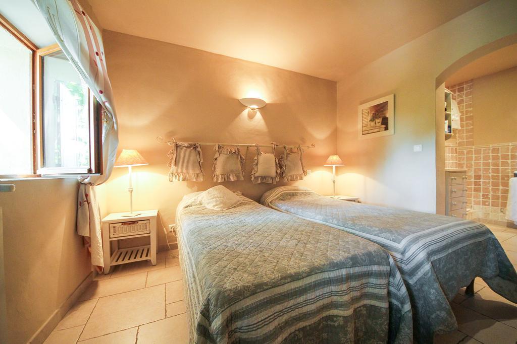 Les Carmes And Spa Le Thor Habitación foto
